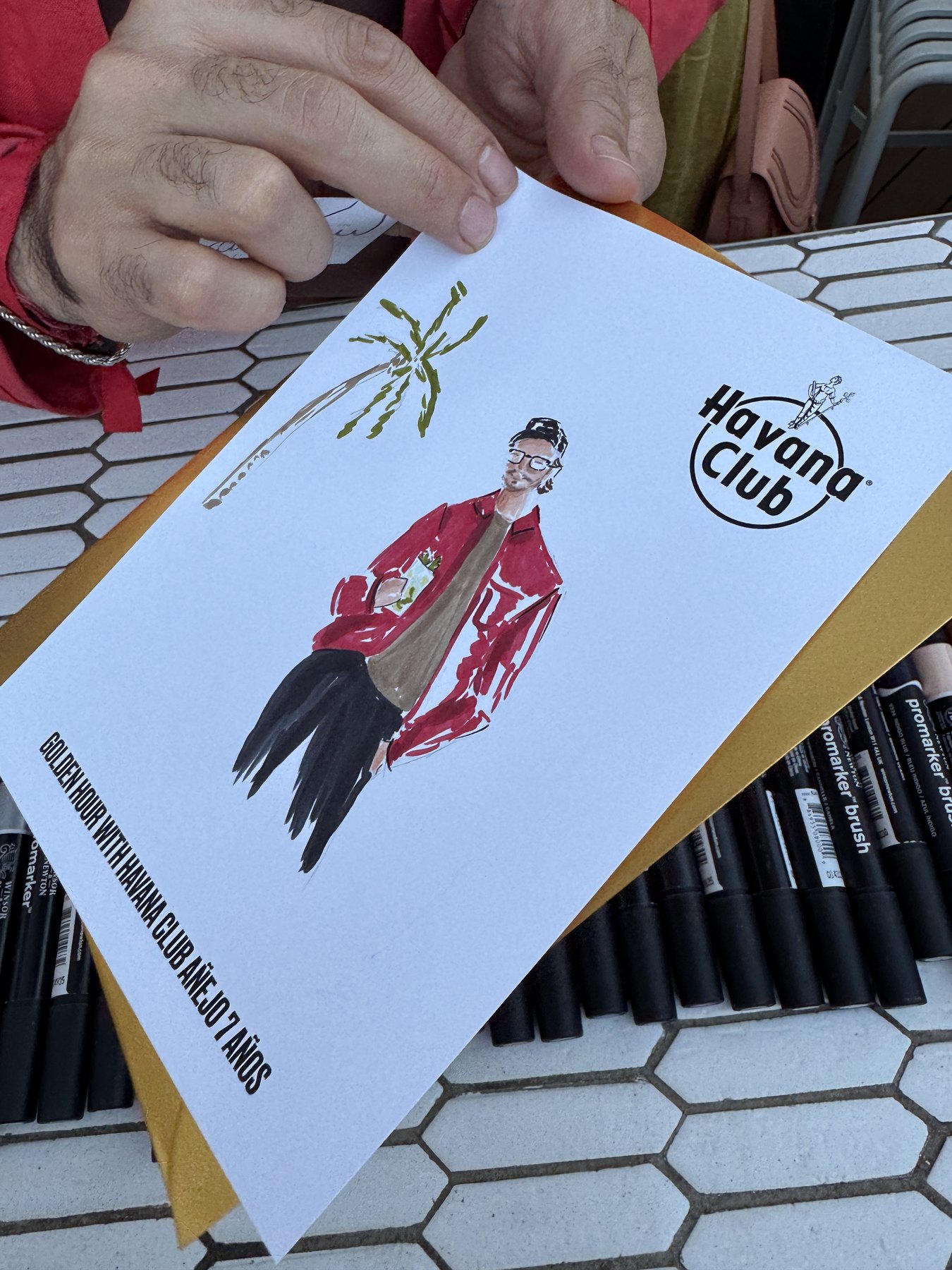 Proceso de una ilustración con el fondo personalizado de Havana Club