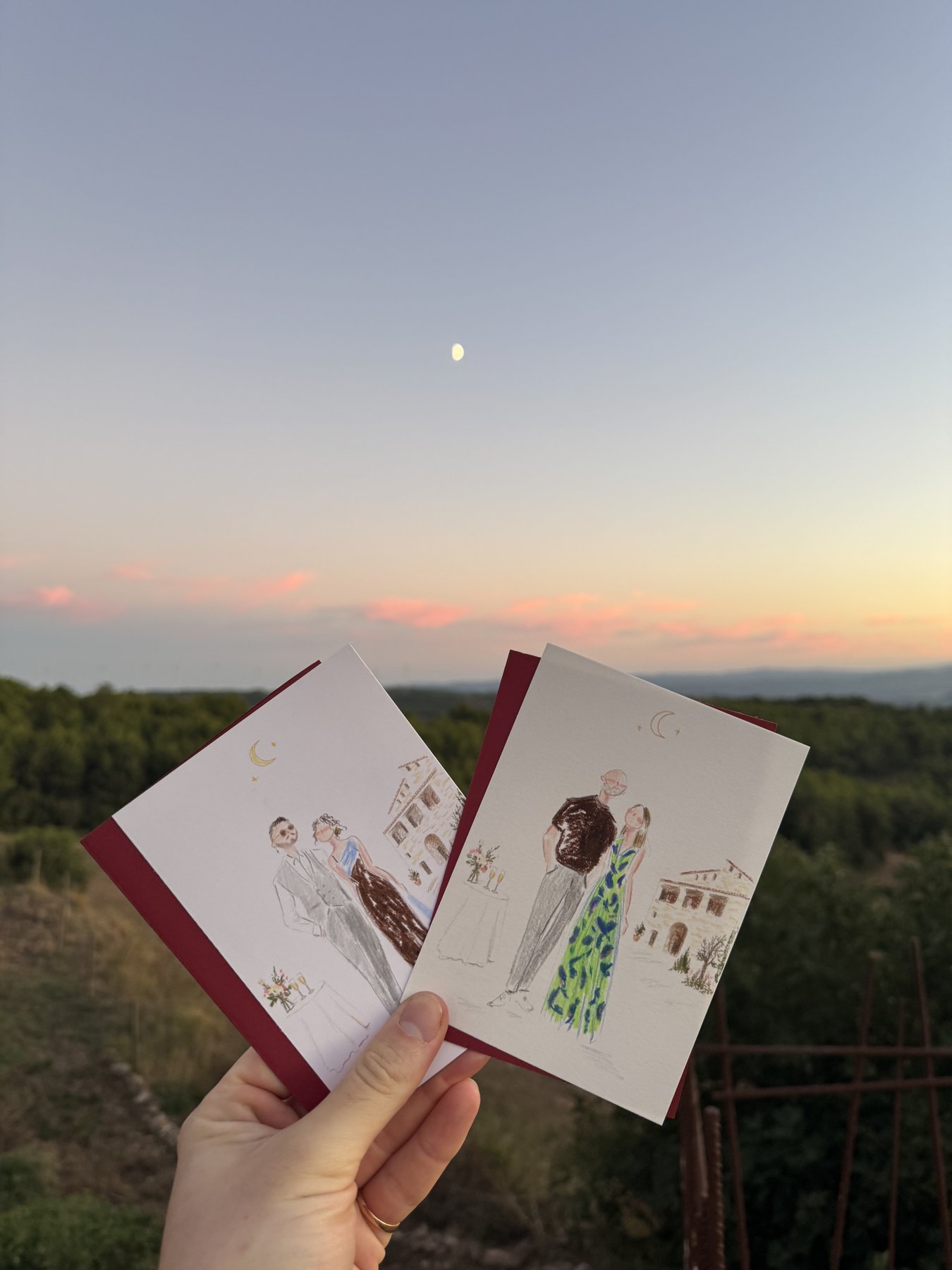 Dos retratos dibujados para la boda de Andrea y Víctor con Mas de Pedrafita al fondo