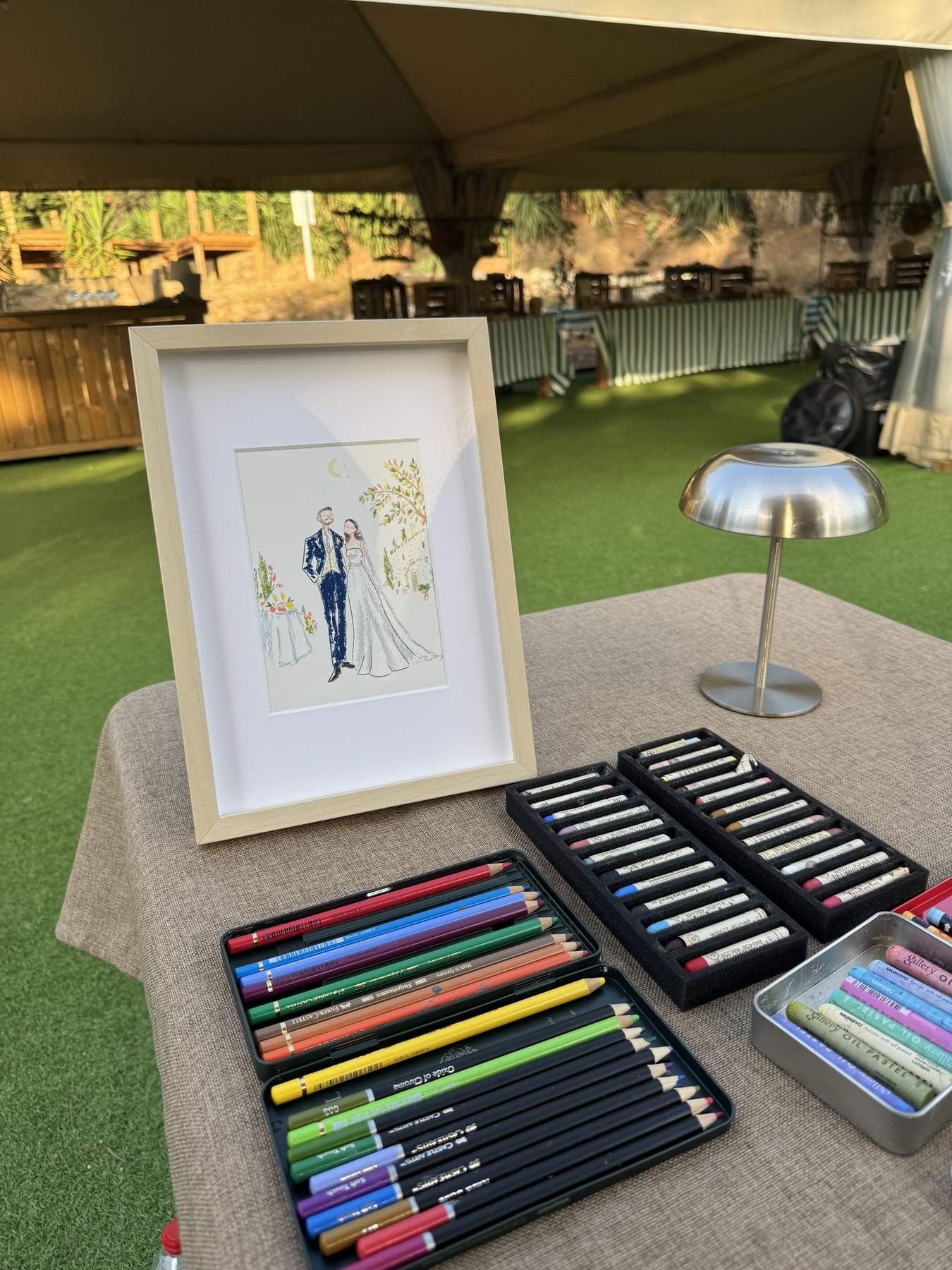Postal personalizada y materiales preparados para una boda en Argentona