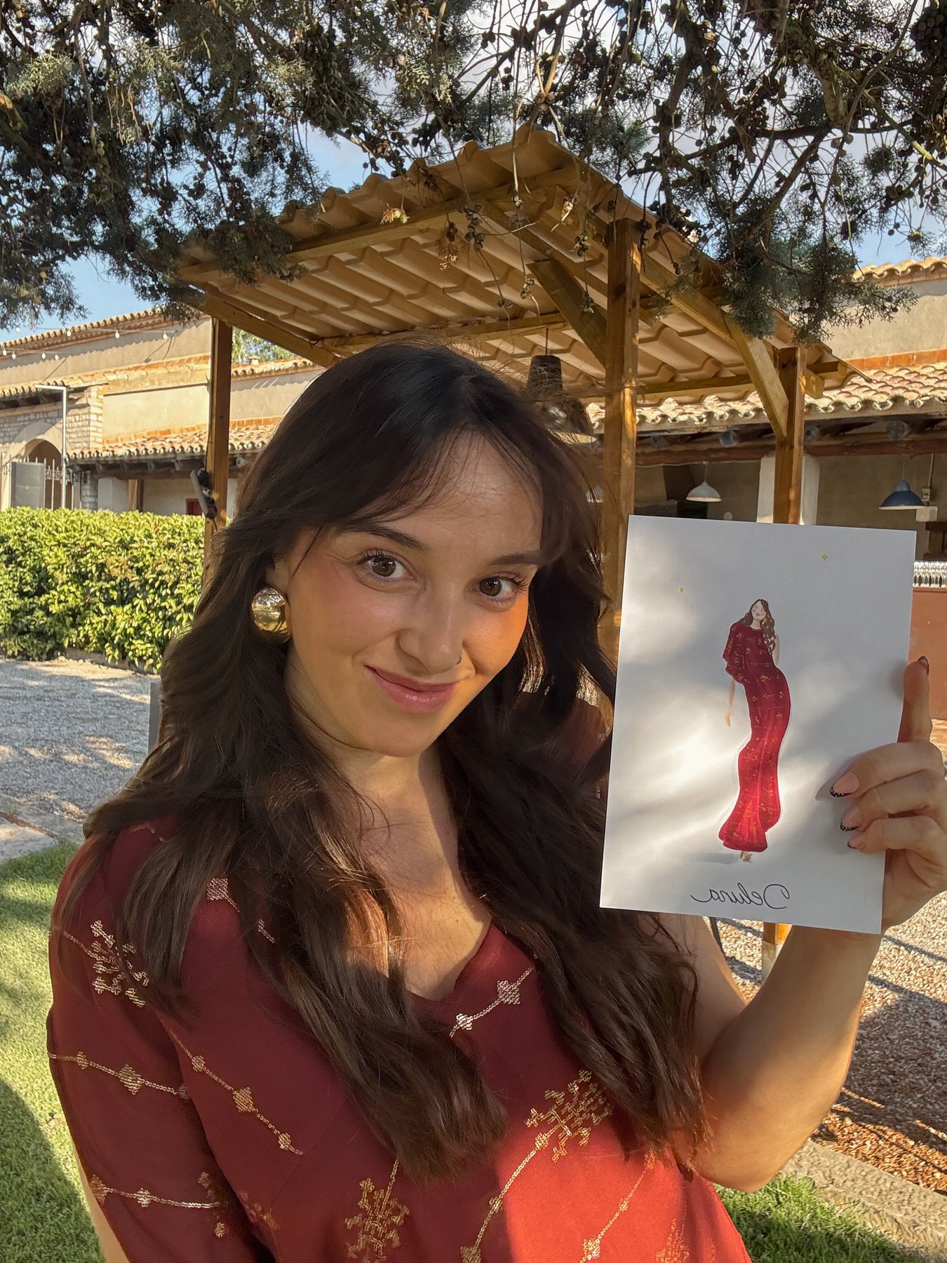 Invitada mostrando su figurín terminado