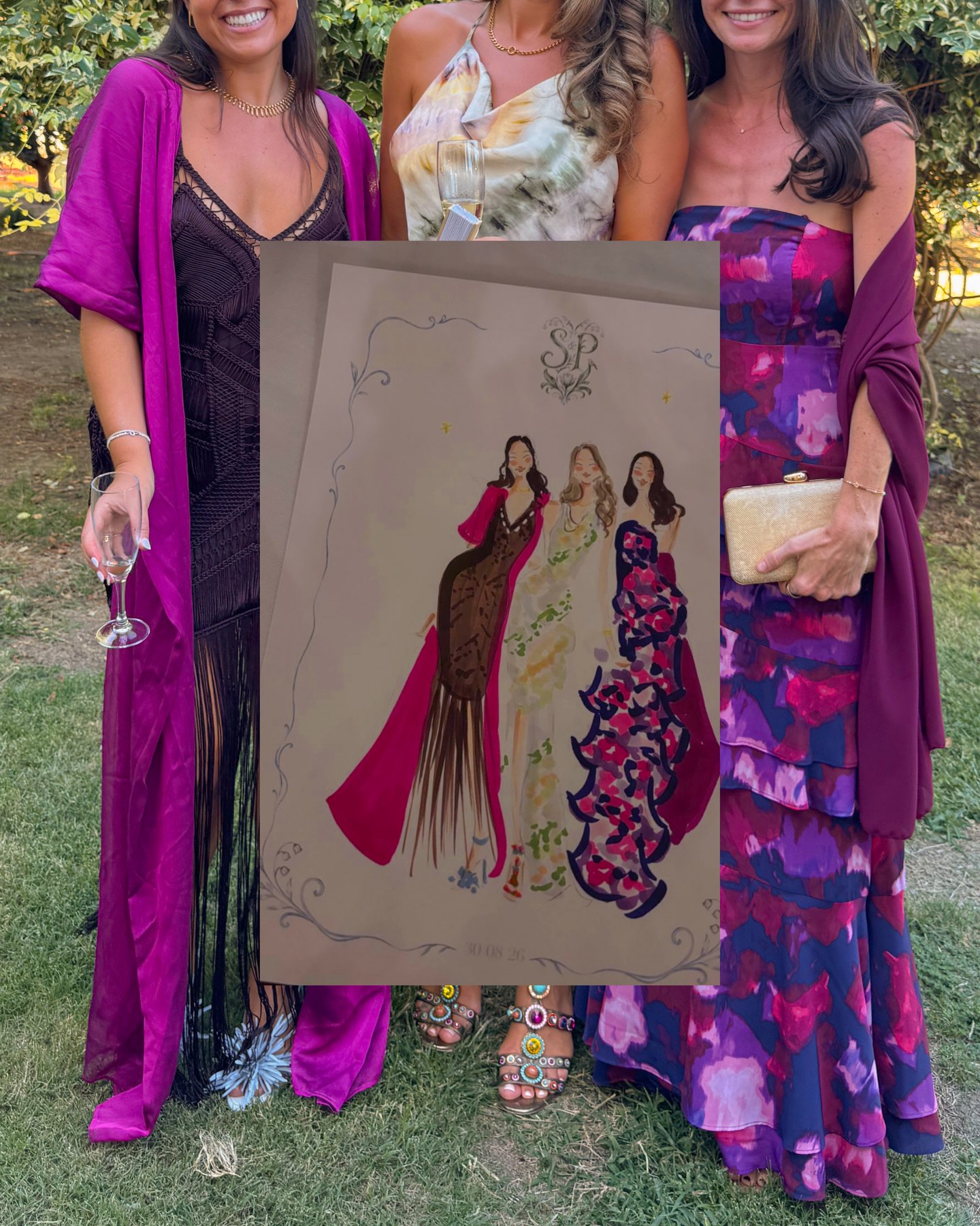 Grupo de invitadas mostrando su ilustración personalizada